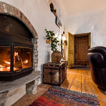 Historical Two-Bedroom Apartment With Sauna, Jacuzzi And Fireplace 탈린 외부 사진